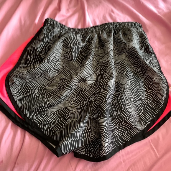 Nike athletic running shorts - Picture 2 of 2